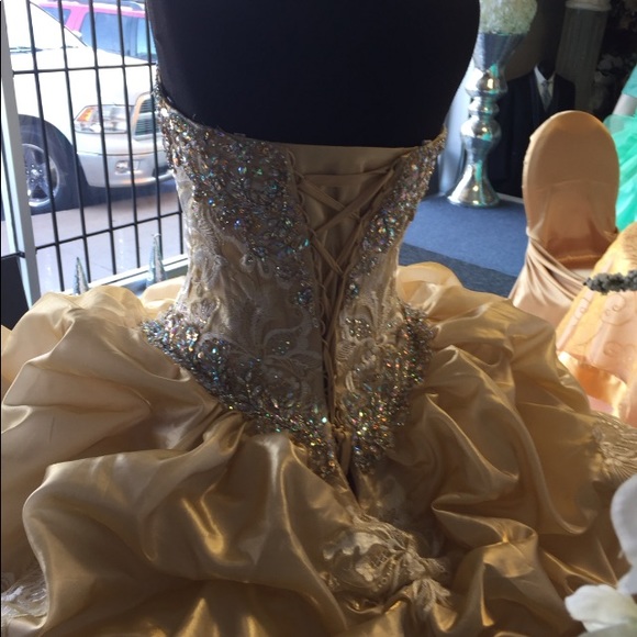 Quinceñera dress - Picture 4 of 6